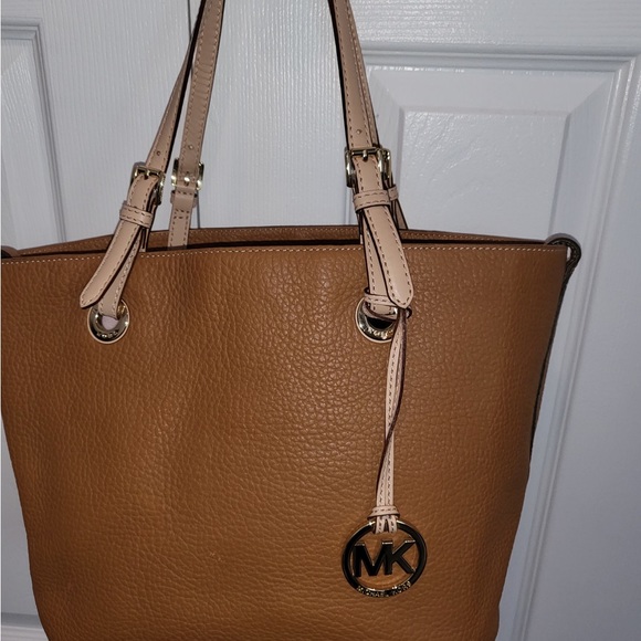 Michael Kors purse - Picture 4 of 7